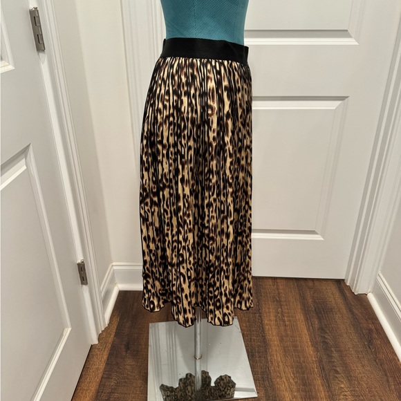 Leopard print midcalf skirt. - Picture 6 of 6